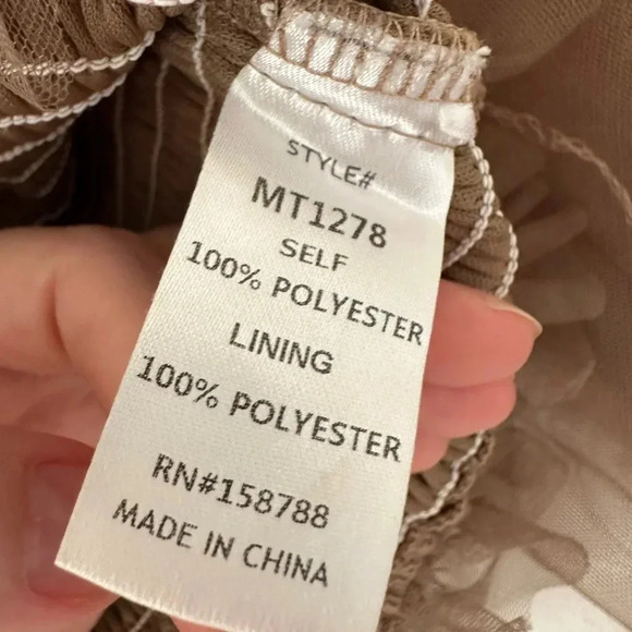 MABLE off shoulder tulle smock crop top. - Picture 6 of 7